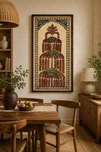 La peinture indienne traditionnelle est une Pattachitra, une forme d'art sur rouleau de tissu, originale et adaptée aux occasions intérieures, comme les salons. - Product Image 2