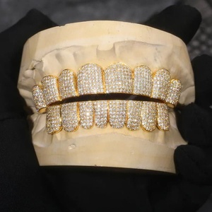 Grillz Personalizados de Plata de Ley 925 con Diamantes de Moissanita VVS, Cubiertas Dentales Iced Out Estilo Hip Hop para Hombres y Mujeres - Product Image 1
