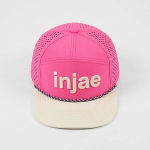 หมวกแก๊ปแบบ Snapback 7 แผง แบบกำหนดเอง ตัดด้วยเลเซอร์ ระบายอากาศได้ดี ทรงแบน ผลิตตามแบบ OEM ODM  ขั้นต่ำในการสั่งซื้อน้อย - Product Image 2