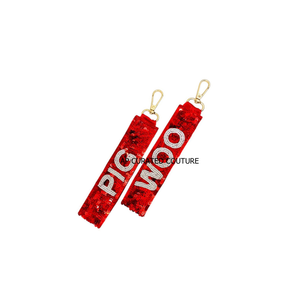 Llavero Rectangular Artesanal con Letra de Lentejuelas Rojas y Cierre de Langosta Dorado, Accesorio de Llavero con Cuentas de Moda Inspirado en el Equipo para el Día del Partido - Product Image 1