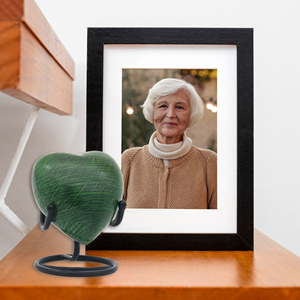 Jarrón Decorativo de Mesa Antiguo Co HU520, en Forma de Corazón, de Aluminio, Moderno, de Lujo, Ecológico, Hecho a Mano, Color Verde, 60 ml - Product Image 6