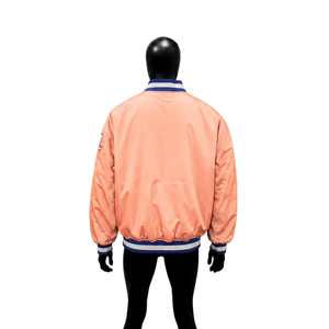 Veste universitaire en satin rose pêche avec col, poignets et ceinture côtelés rayés bleu et blanc, veste brillante haut de gamme personnalisée en gros - Product Image 2