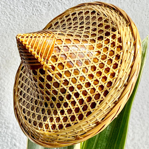 Sombrero Cónico de Bambú para Verano, Protección UV y Aislamiento Térmico, Precio Competitivo para Agricultores, Venta al Por Mayor - Product Image 1