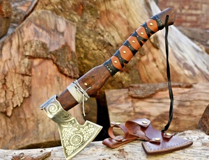 Axe Viking artisanal A&M ENTERPRISES avec tête en acier gravée en profondeur, manche en bois enveloppé de liens en cuir croisé - Product Image 2