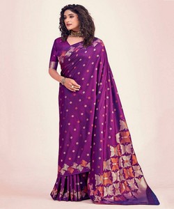 Sari de Seda Morado con Estampado de Mariposas, Traje Tradicional Indio para Bodas, para Mujer, Largo hasta el Suelo, Corte Regular - Product Image 1