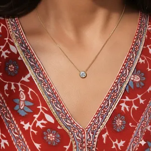 Meilleure Vente : Collier Pendentif Solitaire Rond Sertie de Diamants Élégants, Collier de Diamants Minuscules pour Filles avec Clarté VVS - Product Image 5