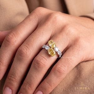 Magnifique Bague de Fiançailles Toi et Moi en Or Blanc avec Diamant Jaune Ovale et Moissanite de Laboratoire, Bande Pavée Bypass, Cadeau Idéal pour Femme - Product Image 5