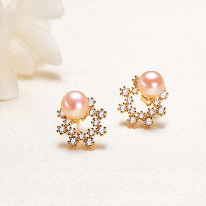 Boucles d'oreilles à clous tendance pour femmes en gros, jolies boucles d'oreilles doubles C en perles d'eau douce - Product Image 3