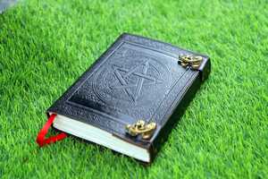 Diario de cuero 100% genuino, cuaderno de escritura hecho a mano, estilo antiguo, negro oscuro, con encuadernación de cuero Pentacal, para hombre y mujer. - Product Image 2