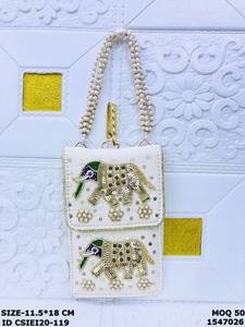 Mini sacs à main brodés faits à la main avec poignée en perles – Sacs à bandoulière de créateur motif paon et éléphant pour soirée - Product Image 4