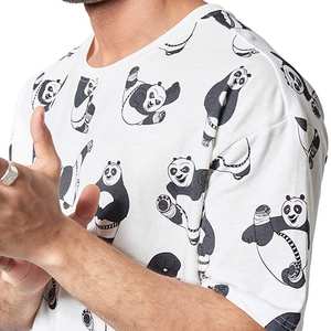 T-shirt oversize à coupe décontractée, tissu doux au toucher, style urbain et streetwear. Parfait pour un confort tout au long de la journée et un look sans effort - Product Image 3