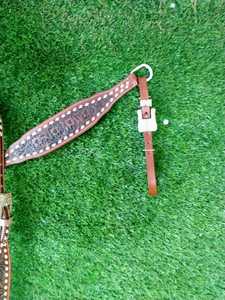 Nouveau bel ensemble de clous de cheval usinés Headstall plaque de poitrine en cuir véritable léger équipements saisonniers de débarrasser les chevaux - Product Image 4