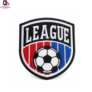 Badges personnalisés pour événements sportifs avec logo, épingle de sûreté, broderie de précision, tissu haut de gamme, coutures durables, reconnaissance des équipes athlétiques - Product Image 1