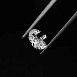 Diamante suelto de 1 quilate con certificación IGI VVS, cultivado en laboratorio, corte elegante en forma de letra B, ideal para la elaboración de colgantes, al mejor precio. - Product Image 2