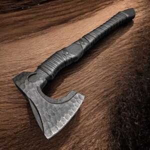 Hache de cuisine artisanale haut de gamme en gros, qualité OEM DIY, lame en acier à haute teneur en carbone, manche en bois, fourreau en cuir, garantie 3 ans - Product Image 3