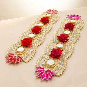 Tapisserie murale florale avec des roses rouges et des porte-bougies pour la décoration de mariage et de la maison, style traditionnel, 2 pièces - Product Image 5