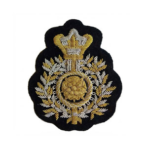 Insignias Bordadas Profesionales - Bordado Ecológico y Moderno Personalizado con Base de Tela de Polialgodón para Uniformes y Artículos Promocionales - Product Image 1