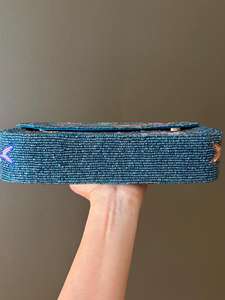 Bolso de Mano Moderno Tipo Bandolera, Impermeable y Ecológico, con Bordado de Cuentas Azules con Diseño Mediterráneo - Product Image 4