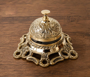 Cloche de bureau en laiton massif embossé – Cloche de table vintage, sonnette de comptoir de service de style antique - Product Image 3