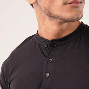 Camiseta Henley de Alta Calidad para Hombre, Corte Ajustado, Manga Corta, Cuello Redondo, 220g, 100% Algodón, Logotipo Serigrafiado, Estilo Urbano - Product Image 4