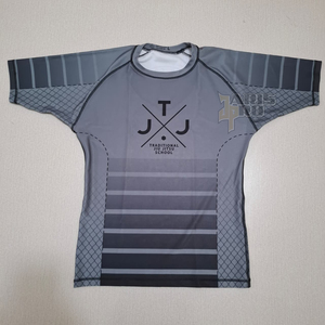 เสื้อรัดกล้ามเนื้อสำหรับผู้ใหญ่แบบสั่งทำพิเศษสำหรับ MMA  แบบซับลิเมชั่น  สำหรับการฝึกซ้อมและการต่อสู้  ผลิตจากผ้าสแปนเด็กซ์/โพลีเอสเตอร์ที่เป็นมิตรกับสิ่งแวดล้อม - Product Image 6