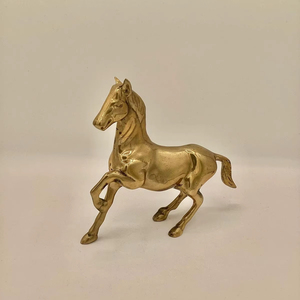 Figurine de cheval en laiton de luxe pour centre de table, idéale pour les bureaux de réception et les accessoires de décoration d'entreprise - Product Image 1