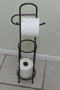 Porte-papier toilette sur pied en fer noir pour petites salles de bain, gain de place tout en gardant le papier toilette et la brosse organisés - Product Image 2
