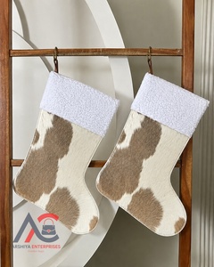 Chaussette de Noël en cuir de vachette véritable, chaussette de Noël en peluche, décoration de Noël douillette et moelleuse pour cheminée, arbre, maison et cadeaux - Product Image 1