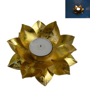 Porte-bougie en fer argenté brillant, imperméable et résistant à la chaleur, design créatif en feuille d'aluminium, décoration de bougie pour salon et table à manger - Product Image 2