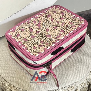 Boîte à bijoux vintage artisanale en cuir de vachette véritable avec un élégant motif floral, étui de rangement pour bijoux. - Product Image 1