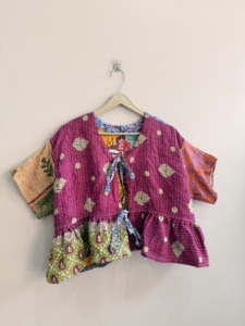 Top de Manga Corta con Volantes Kantha, Estilo Bohemio Hippie, Hecho a Mano en India - Product Image 5