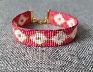 Bracelet perlé de qualité supérieure, robuste, couleur unie, personnalisable en usine - Product Image 1