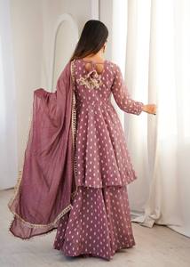 ชุดสูทผ้าไหมกรุบกรอบสีม่วงแบบดั้งเดิมพร้อม dupatta ไร้รอยยับและยืดได้สำหรับ Eid - Product Image 6