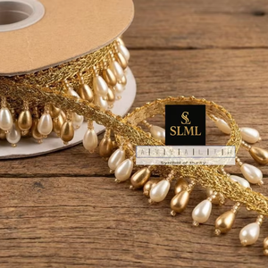 Bordure en dentelle perlée crème et or avec perles Latkan pour la décoration de sari, lehenga, robe de mariée et bien plus encore - Product Image 1