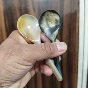 Ensemble de cuillères élégantes pour salade en corne de bœuf avec manche en os blanc, fabriquées à la main, de luxe, écologiques, pour la table de fête, à prix avantageux - Product Image 2