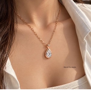 จี้เพชรทรงลูกแพร์ทองคำสำหรับผู้หญิงจาก Maruti Dia Jewels เครื่องประดับหมั้นแบบคลาสสิก - Product Image 3