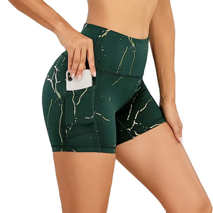 Shorts de sport pour femmes de qualité supérieure avec poches, taille haute, tissu extensible, bas de sport actif pour la salle de sport, la course à pied et l'entraînement - Product Image 1