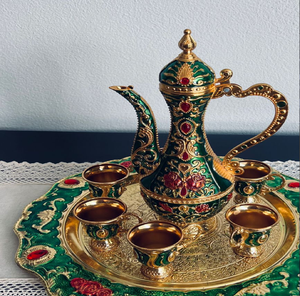 Magnifique surahi en cuivre orné d'un évier incurvé et de six petites tasses incrustées de pierres ambrées, à prix de gros. - Product Image 4