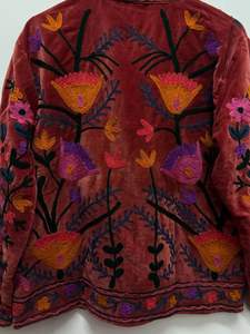 Chaqueta Suzani de Terciopelo Bordada a Mano: Abrigo Bohemio de Invierno - Product Image 5