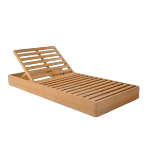Tumbona doble de madera de teca con un estilo moderno y sencillo, ideal para relajarse y disfrutar del atardecer en la playa. - Product Image 1