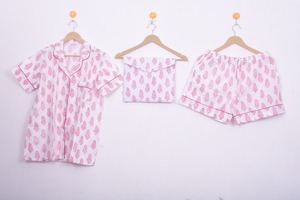 ชุดนอนผ้าฝ้ายพิมพ์ลายบล็อกสีครามพรีเมียม - ชุดเสื้อและกางเกงขาสั้น 3 ชิ้น - Product Image 2