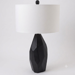 Lámpara de Mesa Metálica Impresionante con Base Martillada y Pantalla de Tela Negra, Diseño Contemporáneo para Decoración de Dormitorio - Product Image 4