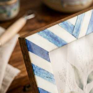 Marco de Fotos Contemporáneo Hecho a Mano con Incrustaciones de Hueso y Resina – Elegante Portafotos de Lujo con Diseño Artístico de Mosaico para Hogar Moderno - Product Image 5