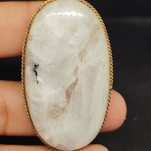 Pendentif rainuré en pierre de lune 100% naturelle, de qualité supérieure, avec rainure en laiton, prix de gros, lot de pendentifs en macramé en pierre de lune, cristal - Product Image 1