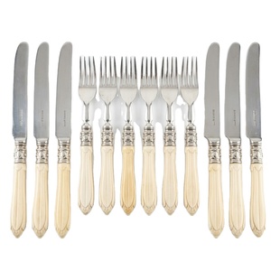 ชุดช้อนส้อมเงินชุบสไตล์โบราณหรูหรา พร้อมด้ามจับลายร่อง ดีไซน์วินเทจ สำหรับใช้ในบ้านและร้านอาหาร - Product Image 1