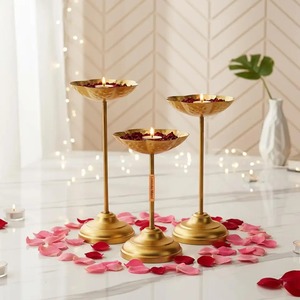 Bol Urli en laiton écologique de qualité supérieure, design traditionnel, pour fleurs flottantes, Pooja Thaali, décoration intérieure, usage festif pour temple - Product Image 3