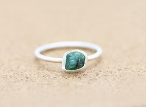 Wholesale Price Gift Jewelry Suppliers Bulk Natural Beautiful Raw <b>Emerald</b> Gemstone <b>Ring</b> 925 Sterling <b>Silver</b> Rough Gemstone <b>Rings</b> - Product Image 3