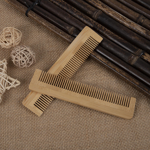 Peigne en bambou avec logo personnalisé et emballage - Product Image 3