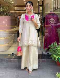 Ensemble traditionnel crème haut et bas avec broderie rose, coupe ample, vêtements ethniques, doublure en coton, pour femmes, tenue de fête, toutes saisons - Product Image 1
