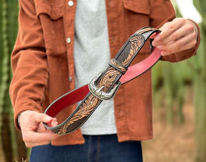 Ceinture en cuir de vache brodée style western avec boucle ardillon argentée, motif floral, durable et décontractée - Product Image 2